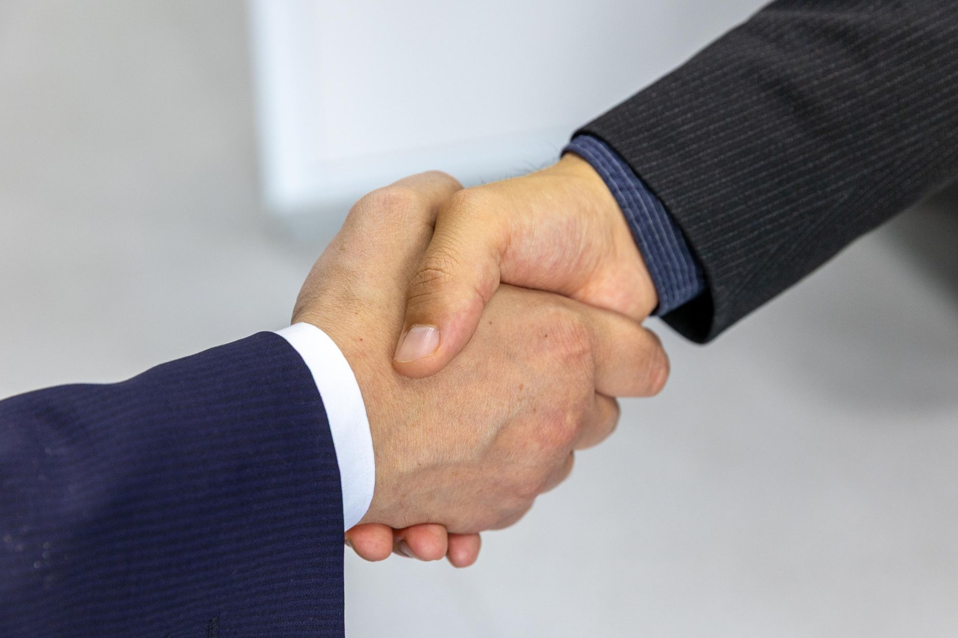 Handshake political agreement